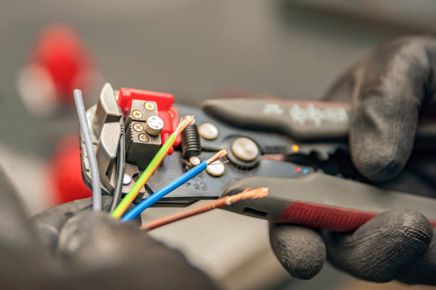 Best Affordable Emergency Electrician  in Mineola, TX